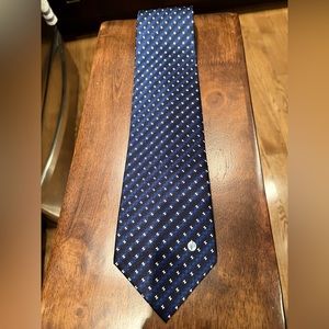 Versace Men’s classic tie.   100% silk